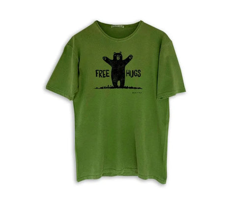 Wanda T-Shirt - Free Hugs